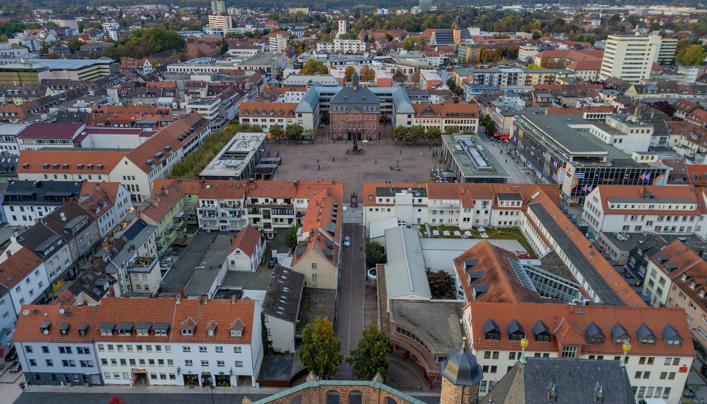 Abendliche Stadtführung in Hanau erklärt Gründung und historische Orte Abendliche Stadtführung in Hanau erklärt Gründung und historische Orte