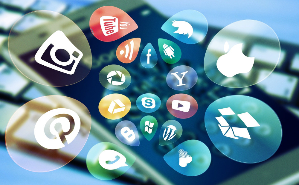 Blinkflut: Wenn Social Media alles überrollt Blinkflut: Wenn Social Media alles überrollt