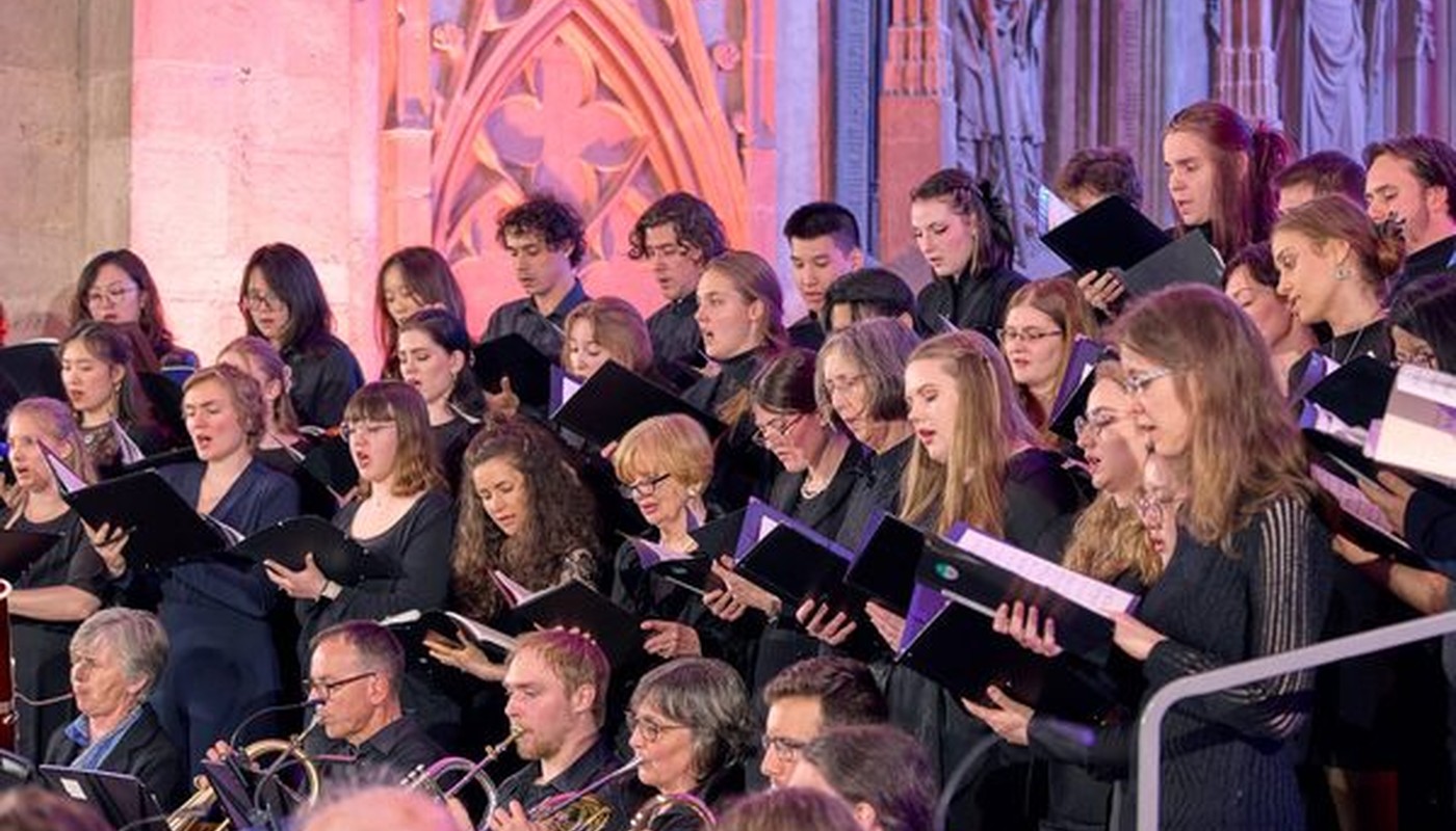 Chor der Wiesbadener Musikakademie gibt Adventskonzert unter dem Motto Licht in der Nacht Chor der Wiesbadener Musikakademie gibt Adventskonzert unter dem Motto Licht in der Nacht