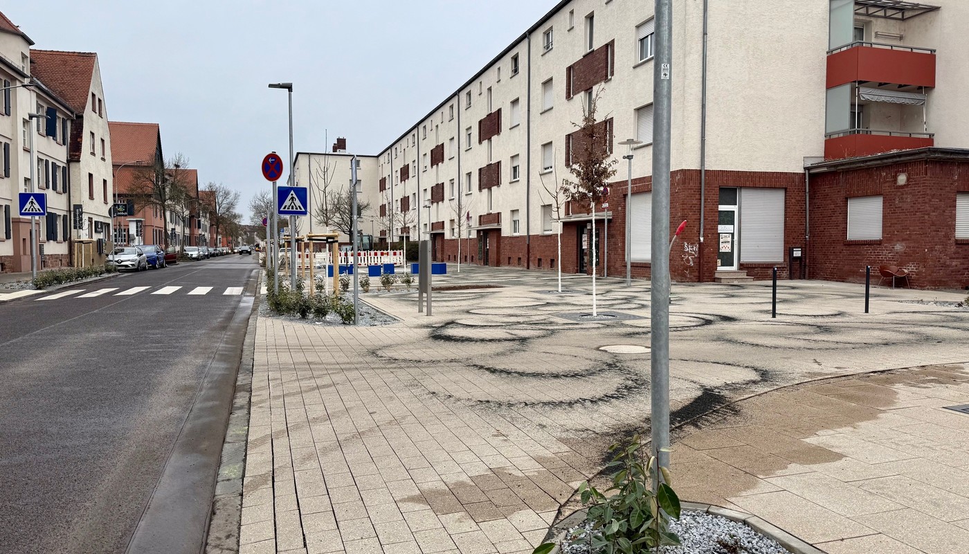 Freigerichtviertel: Neuer Quartiersplatz eröffnet und Straßenbeleuchtung modernisiert Freigerichtviertel: Neuer Quartiersplatz eröffnet und Straßenbeleuchtung modernisiert