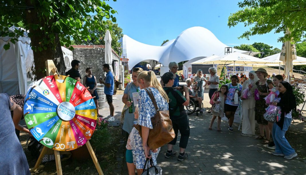 Hanau eröffnet den Juni mit Gartenfest, Brüder Grimm Festspielen und Open-Air-Konzerten Hanau eröffnet den Juni mit Gartenfest, Brüder Grimm Festspielen und Open-Air-Konzerten