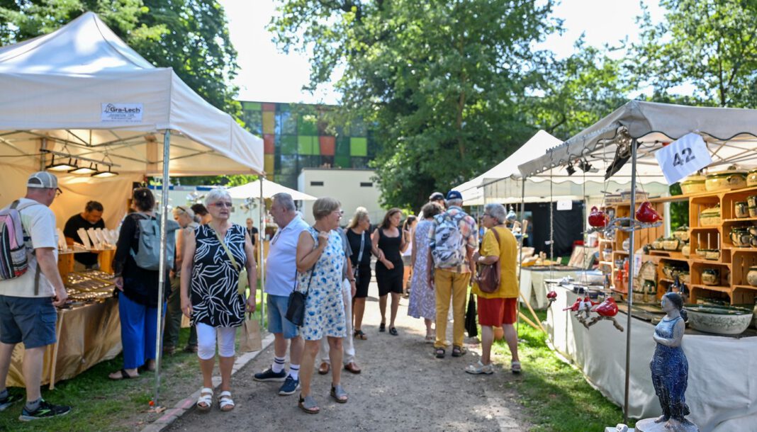 Hanau: Vier Tage Wein, Live-Musik und über 70 Kunsthandwerker im Schlossgarten