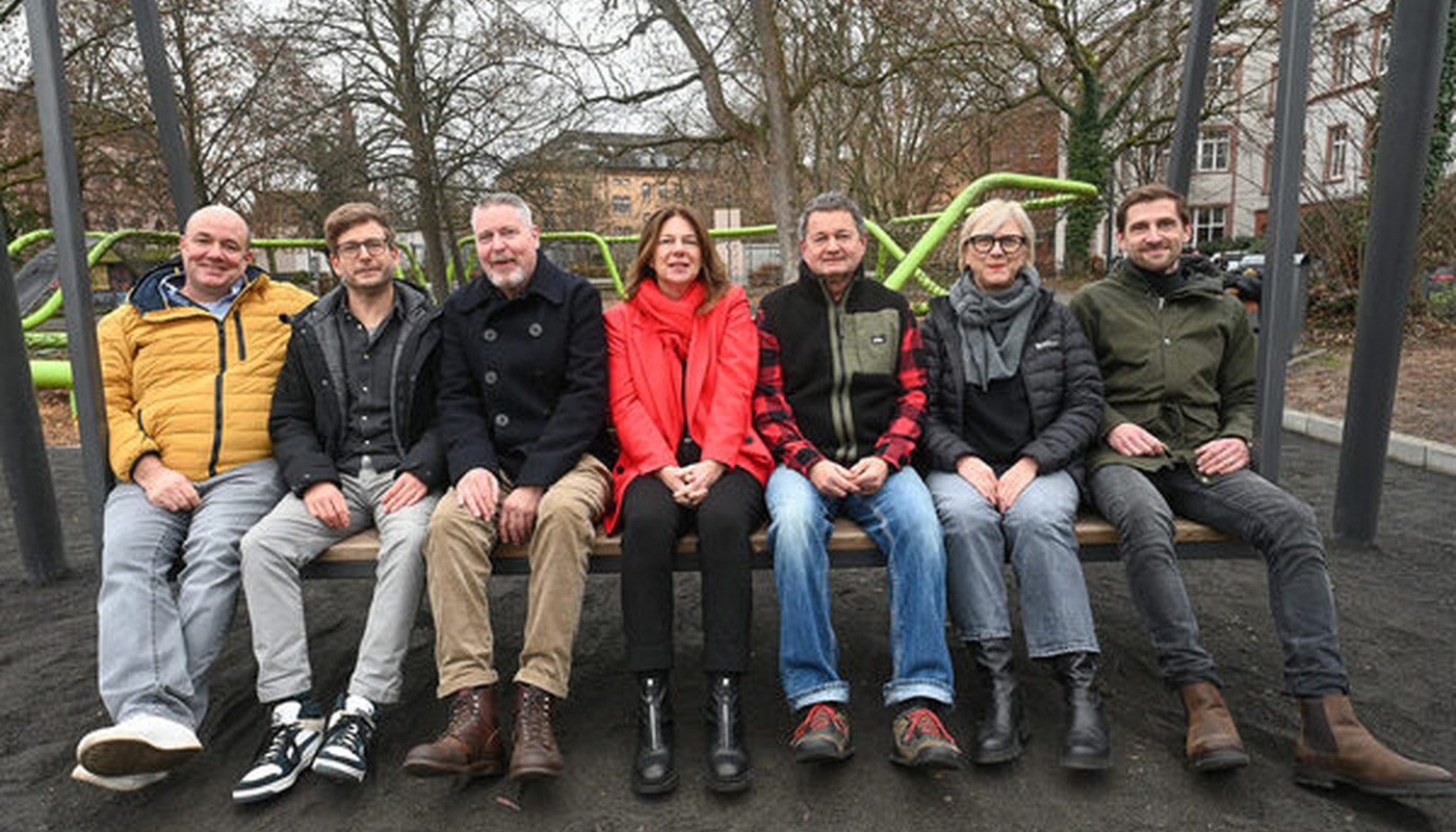 Hollywoodschaukel auf dem Schulberg eröffnet neue Blickachse über Wiesbadens Innenstadt