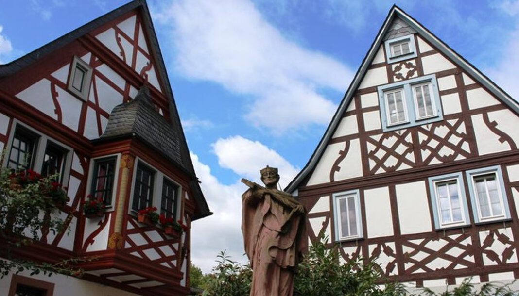 Nepomuk-Statue in Erbach nach Vandalismus fachgerecht repariert