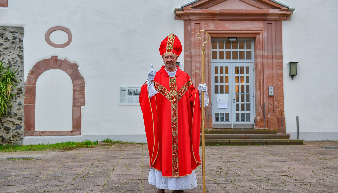 Nikolaus führt durchs vorweihnachtliche Hanau: Drei Stadtführungen im Dezember Nikolaus führt durchs vorweihnachtliche Hanau: Drei Stadtführungen im Dezember