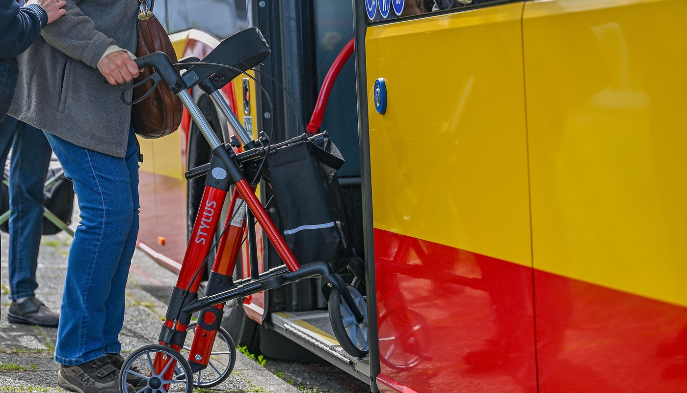Praxisworkshop in Hanau: Schulung für Rollatornutzer im Bus am 23. April