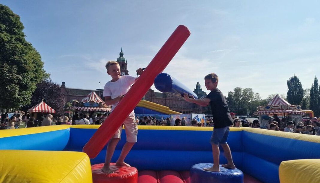 Sommerwiese in den Reisinger Anlagen lädt Familien zu Spielen und Kreativangeboten Sommerwiese in den Reisinger Anlagen lädt Familien zu Spielen und Kreativangeboten