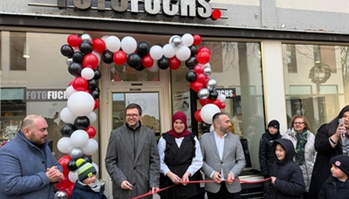 Traditionsbetrieb Foto Fuchs in Hanau erhält neue Inhaberin am Freiheitsplatz Traditionsbetrieb Foto Fuchs in Hanau erhält neue Inhaberin am Freiheitsplatz