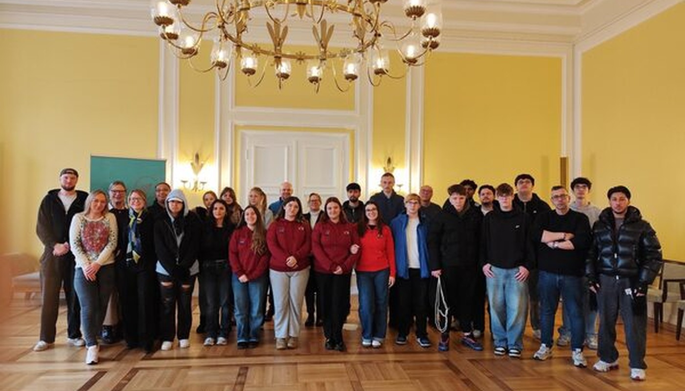 Wiesbaden empfängt Teilnehmende internationaler Jugendbegegnung zu Medienworkshops